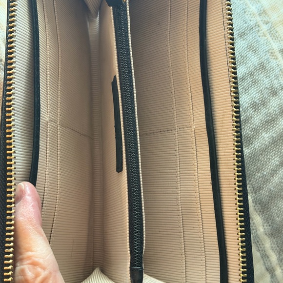 Margot NY Gabby NWOT Black Textured Leather Wristlet/Wallet 8x4.5 - Picture 4 of 12